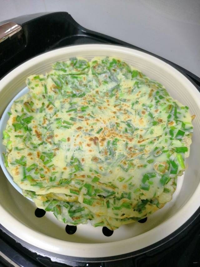 春季菜谱，韭菜鸡蛋饼，简单美味营养，一道不错的快手早餐