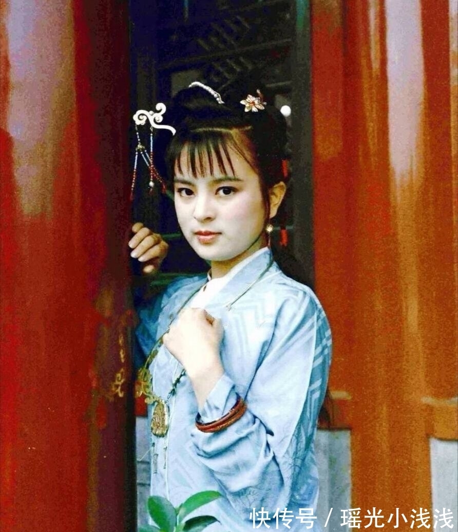 王夫人&薛宝钗搬离蘅芜苑，探春为何会恶言相加，双手赞同让其赶紧搬走？