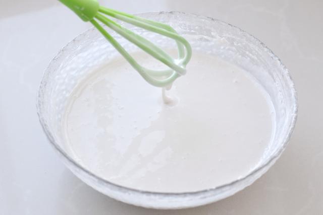 无需揉面的米发糕，搅一搅、蒸一蒸，香甜Q弹有嚼劲，比馒头简单