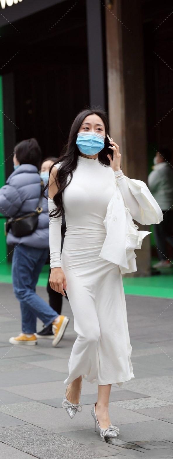 身材 贴身舒适的鲨鱼裤给人温暖时尚的感觉,穿出时尚风采,引人注目