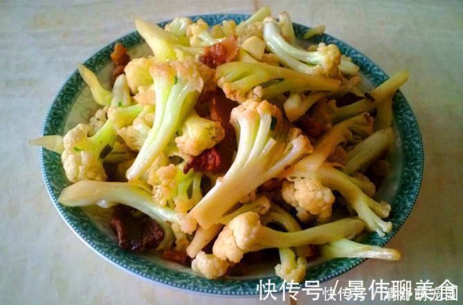 炒花菜时,很多人忽略了这一步,难怪不易熟还不入味