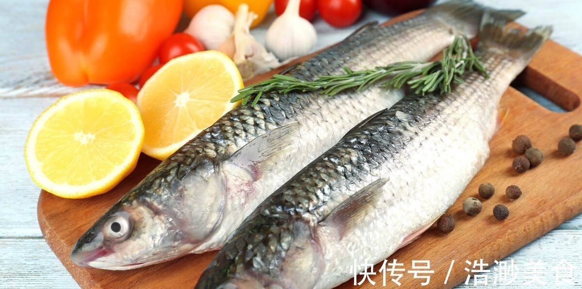 小技巧|吃鱼时,用筷子夹3个部位的人,是行家,教你学会小技巧