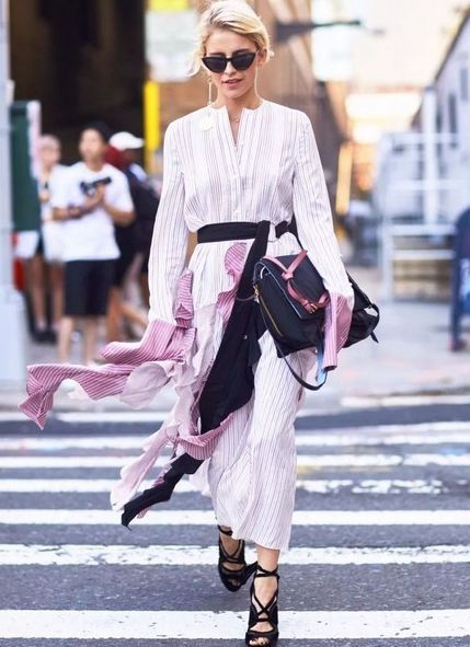 高跟鞋 芳菲妩媚的小姐姐,走路自带气质,尽显性感女人味