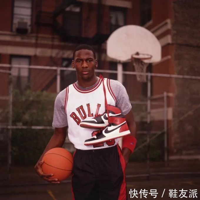 鞋款|YEEZY跌破原价，冰蓝、满天星疯狂复刻，地区限定变成炒冷饭？