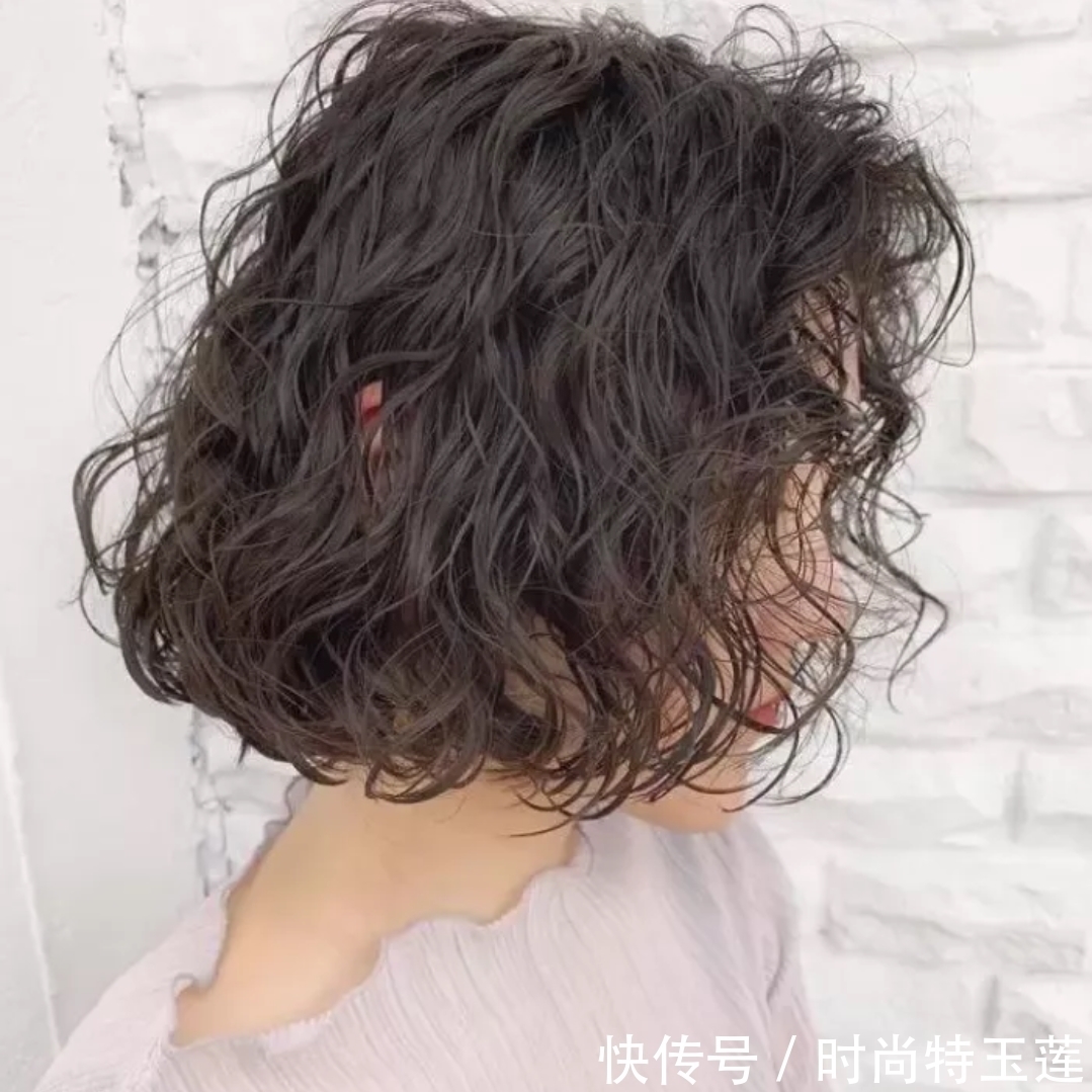 洋气 今年秋冬发型别乱剪,18款洋气烫发送给你,无论胖瘦都适合