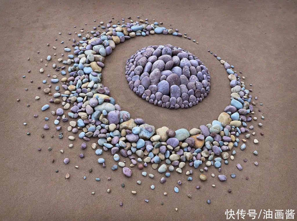 陆地|堆石头的艺术家又来了,最新作品艺术感更强,治愈强迫症