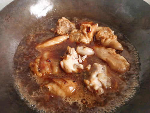 炖猪蹄牢记“3不放”的技巧，猪蹄软烂又好吃，我是才学会