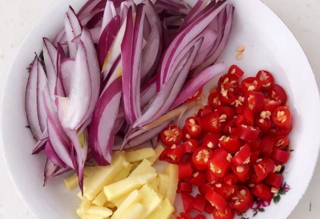 被称为“春天第一鲜”,10块钱买5斤,鲜嫩营养高,不懂吃可惜了