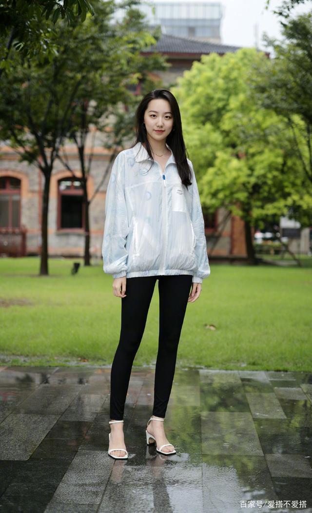 “打底裤”怎么搭才不老气学学下面潮人的穿法，保暖时髦又上镜