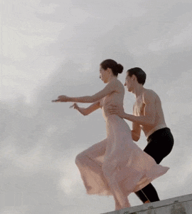 |搞笑GIF:姑娘当时就懵了 早知如此就不应该玩这个