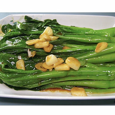 只需3分钟，就可以做出颜色翠绿，口感清甜的蒜香菜心