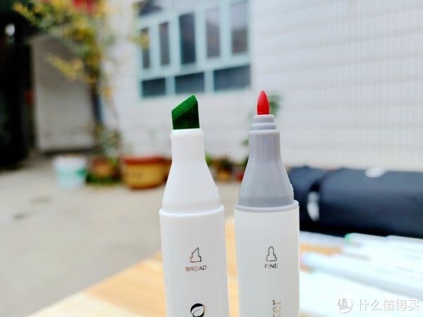 笔杆|科技数码 篇三百五十六:圆角笔杆,握感舒适,鲜艳与时尚它都有,ohuhu 40色马克笔体验