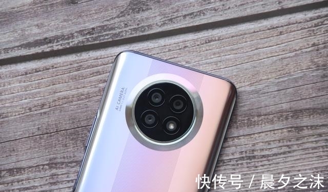 荣耀x2|从2199元跌至1579元，66W+6400万三摄，从中端市场跌至低端市场