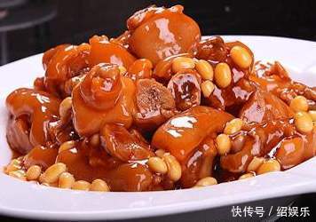教大家做一道黄豆炖猪蹄,软嫩又入味,特别适合女人吃!