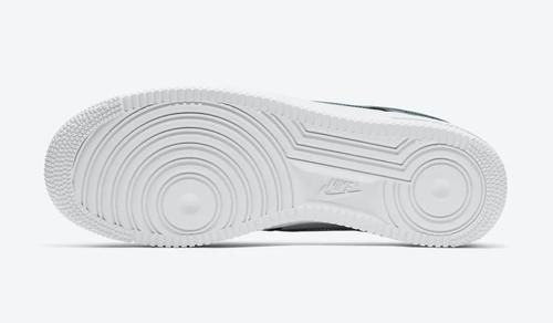 太有“盖章大师”内味儿！闪电 AF1 Low 发售信息有了！