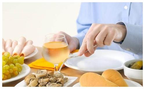 胃溃疡|不吃晚饭能减肥?不但减肥事倍功半,还可能给身体带来这3大伤害