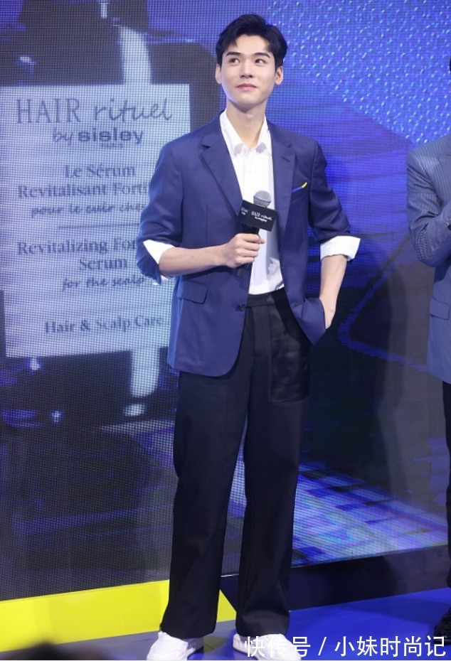 西装|龚俊真拥有一张好皮囊,穿西装侧颜太迷人,身材又瘦又高让人心动