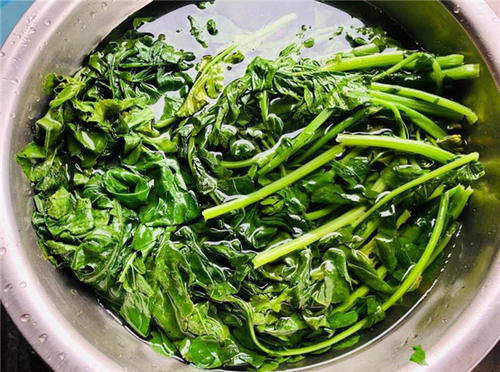 膳食纤维|这食物大家只吃果肉，但叶子营养更丰富，如今正当时，可别错过了
