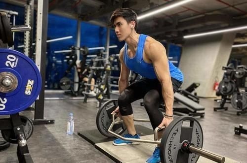 撩人|俊俏型男有一身漂亮肌肉,胸肌、腹肌、臂肌紧实,人鱼线性感撩人