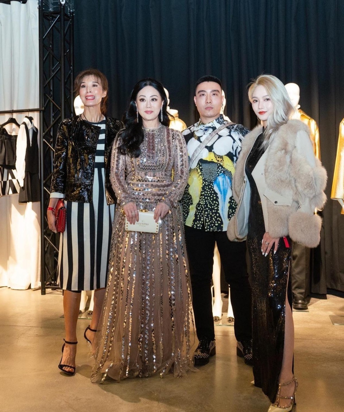 礼服|章小蕙就算是胖了, 还是那个“人间尤物”, 穿上礼服裙更有女人味