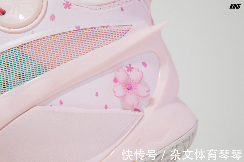 阿迪 东方力量闪耀全明星!老詹换了三双鞋,阿迪太惨,UA是最大赢家?