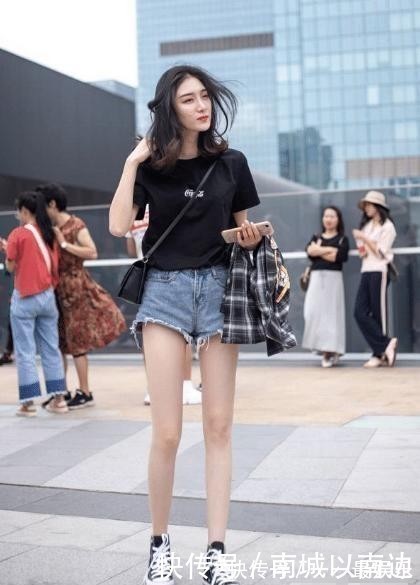 百搭|黑色衬衣搭配牛仔短裤,休闲百搭,层次感丰富