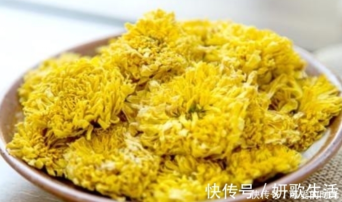 肠道|菊花和此物一起泡,清理肠道垃圾毒素,睡眠好了,夜里睡得香!