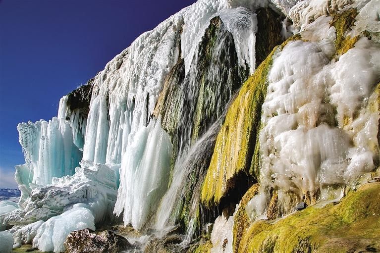 祁连山国家公园 七彩冰瀑美如画