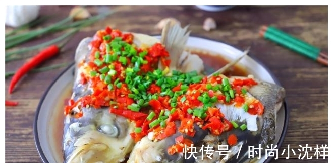 家常|剁椒鱼头的家常做法，加这两步，鱼头香辣鲜美无腥味