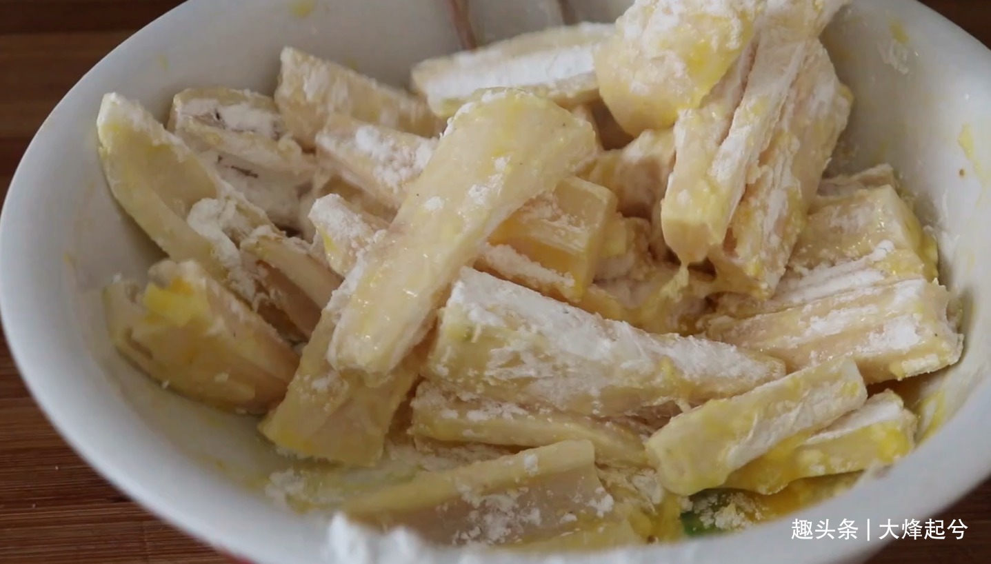 分享一种莲藕的吃法,看着都流口水,做法一看就学会,超简单