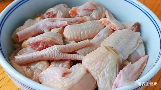 激素|乳腺健康与饮食有关吗？有人说不能吃鸡肉，究竟有没有道理？