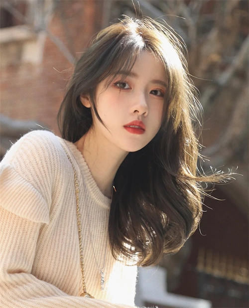 方形脸 方脸的女生适合什么发型、穿搭?送你一份形象指南,够用四五年了