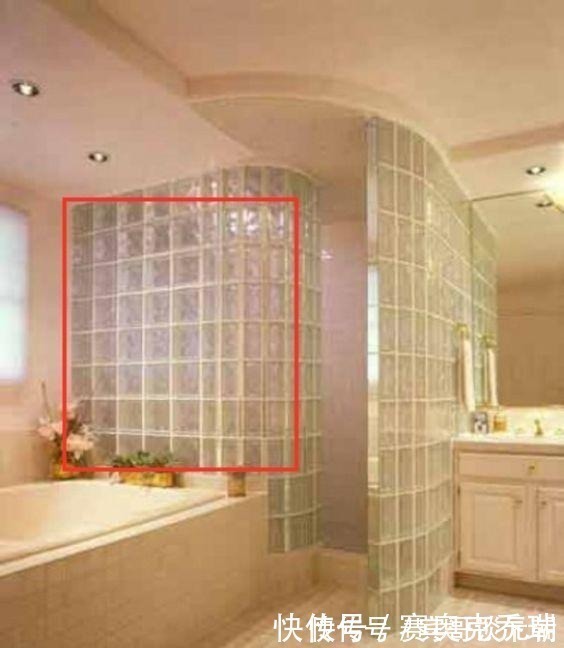 玻璃|砌玻璃砖才是我的心头爱,6㎡卫生间明亮清爽,结实耐用是几十年