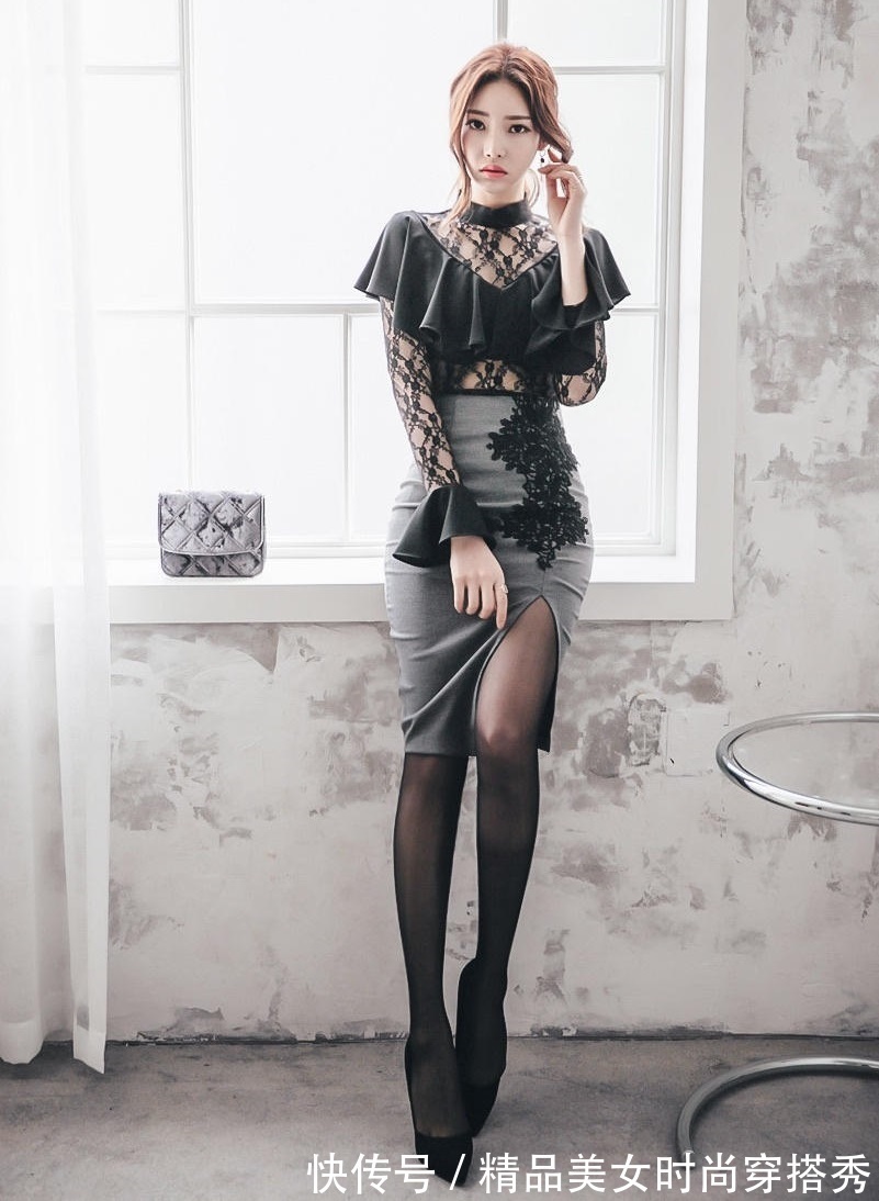 高跟鞋|黑灰拼接的蕾丝钩花连衣裙，配上一双黑色的高跟鞋女人味十足