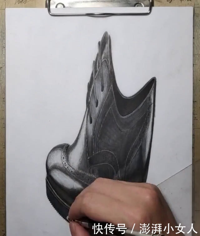 3d|本以为美术生手绘高跟鞋,画纸裁掉一截后,成画瞬间变身!