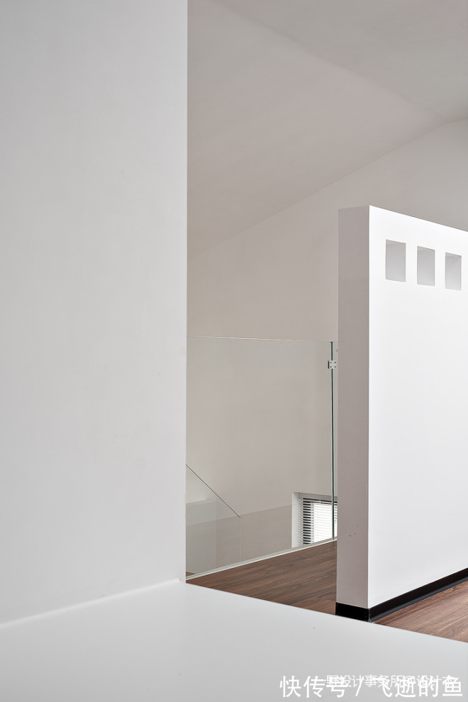 楼梯间|看400平米豪华别墅如何装修现代简约风