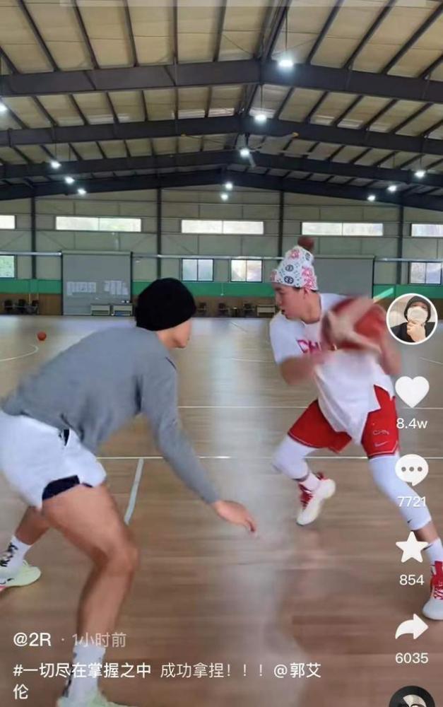 大本營|中國男籃隔離歡樂多！趙睿和郭艾倫互飆演技，周鵬太懂生活了