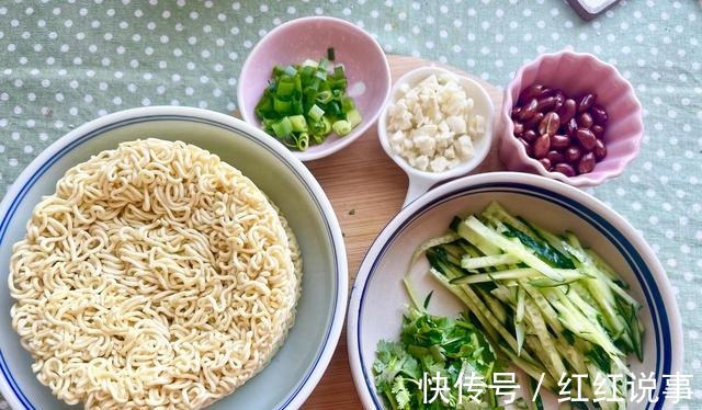 吃法|方便面新吃法,不用自带调料,也能吃出新高度,酸辣过瘾太解馋!