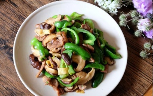 这道家常菜好吃又下饭,不用放盐味儿咸香,做法超简单!