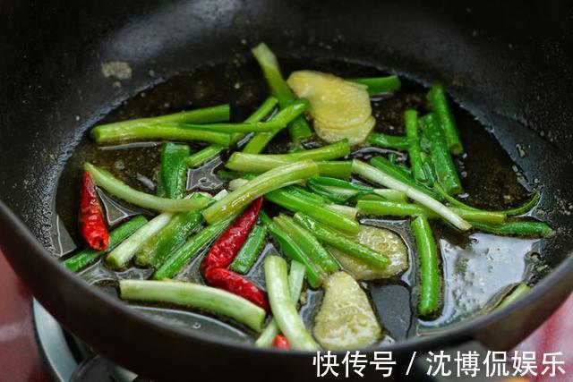 带鱼红烧卖相差教你1招不破皮，条形完整还好吃