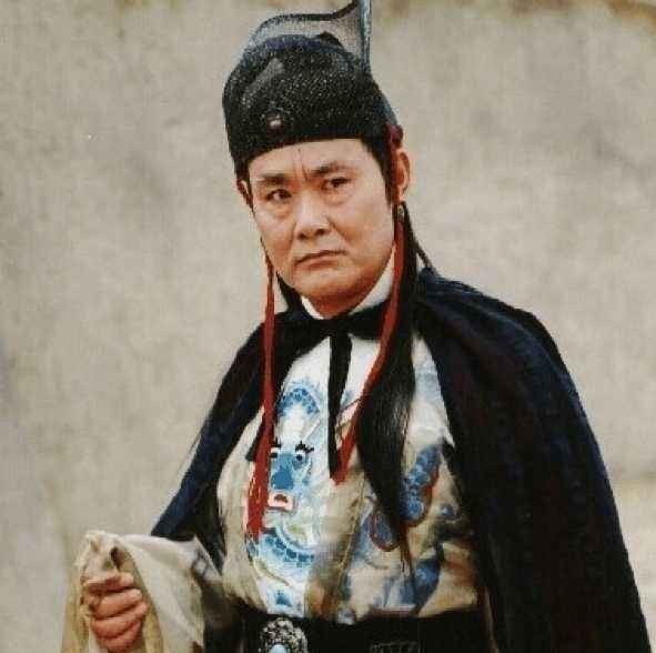 魏忠贤|魏忠贤虽然没有文化,却不失谋略与智慧,懂得感情投资要找准方向