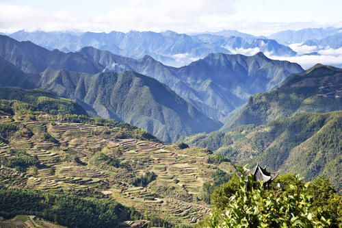 中年|高山险峰、云海梯田、山里人家，人间仙境南尖岩