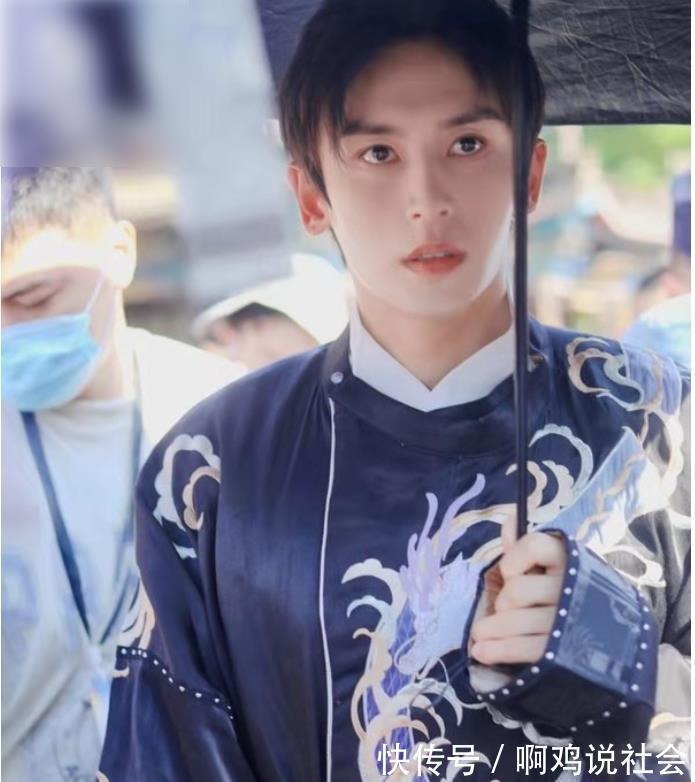 来袭|《明侦》后又一推理综艺来袭关晓彤成团宠,五位男神太养眼了