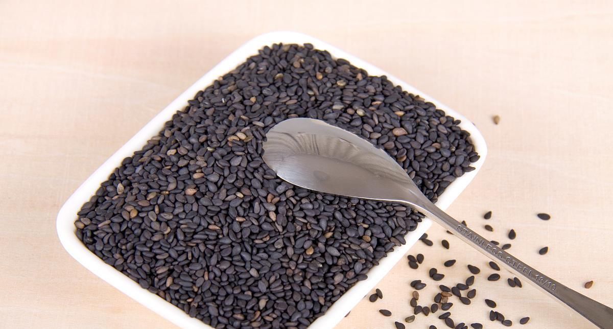 藏在身边的天然“玻尿酸”,女人舍得吃,淡斑去皱,比敷面膜管用