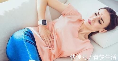 好处会|不管男女,每晚睡前用风油精涂抹肚脐,第2天好处会不请自来