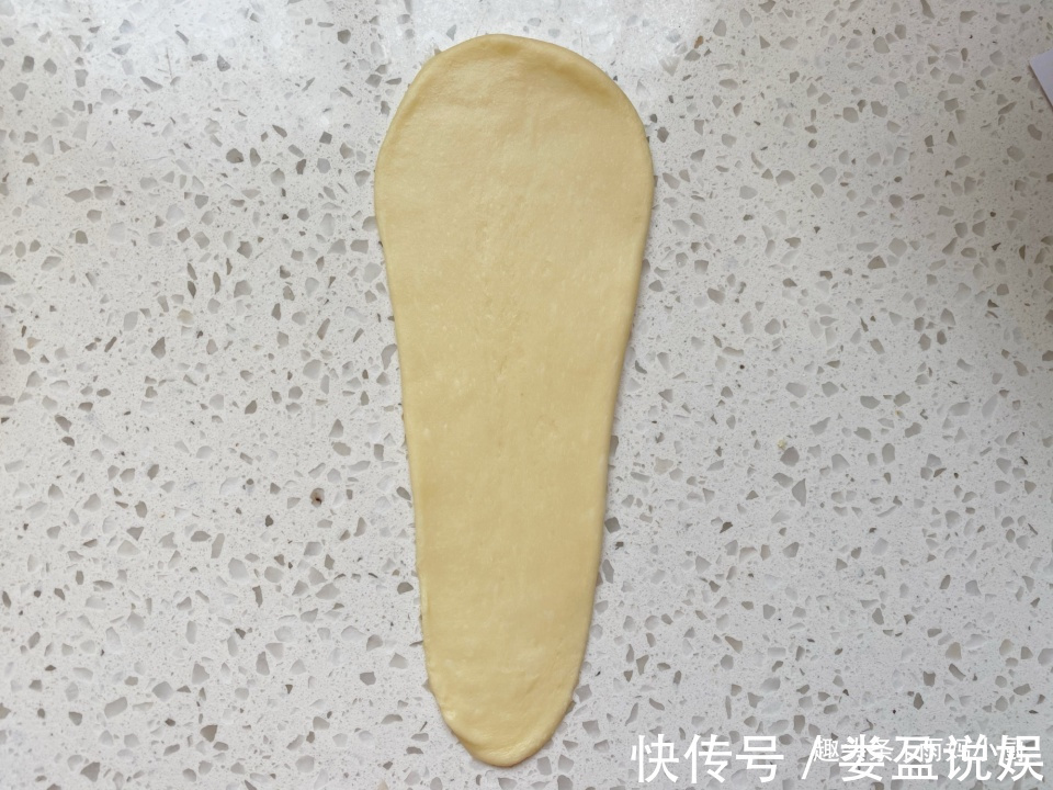 奶香美味的牛角面包，无需手套膜简单容易做，比包子馒头还省事