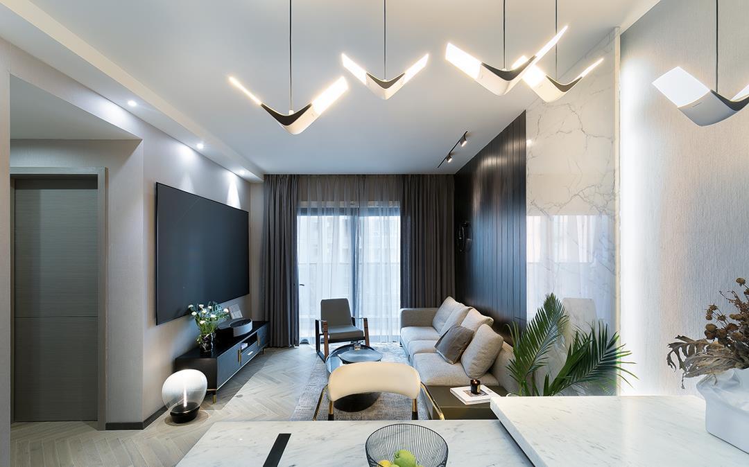 青年|单身女青年的家，客厅选择超大电视机，让客厅瞬间变成影音室