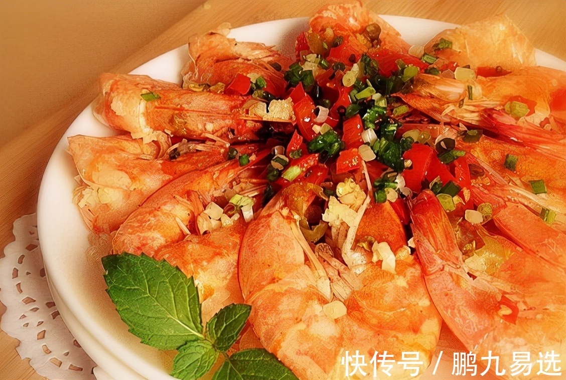 一份蒜蓉开背虾,让虾变得更美味,一招教你做蒜蓉!从此吃遍美食