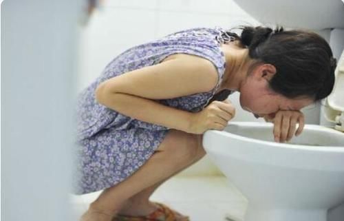 医生|俩孕妇,为何一个天天“吐”,一个却不“吐”,医生:跟胎儿有关