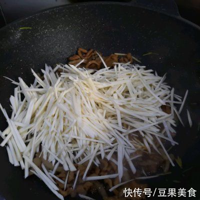 黄疸|超简单的家常快手菜，茭白炒肉丝